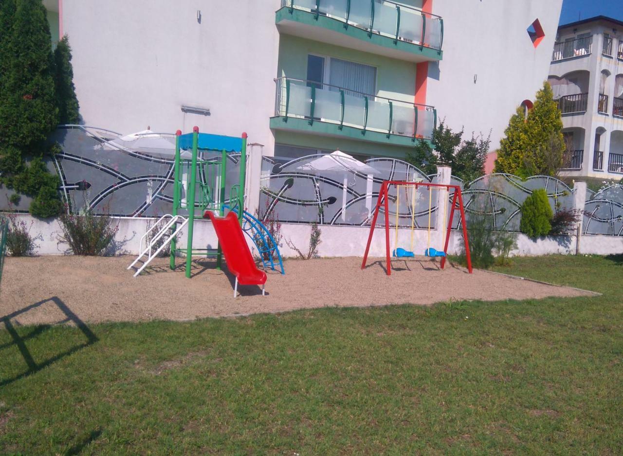 Fresh Family Hotel Равда Экстерьер фото