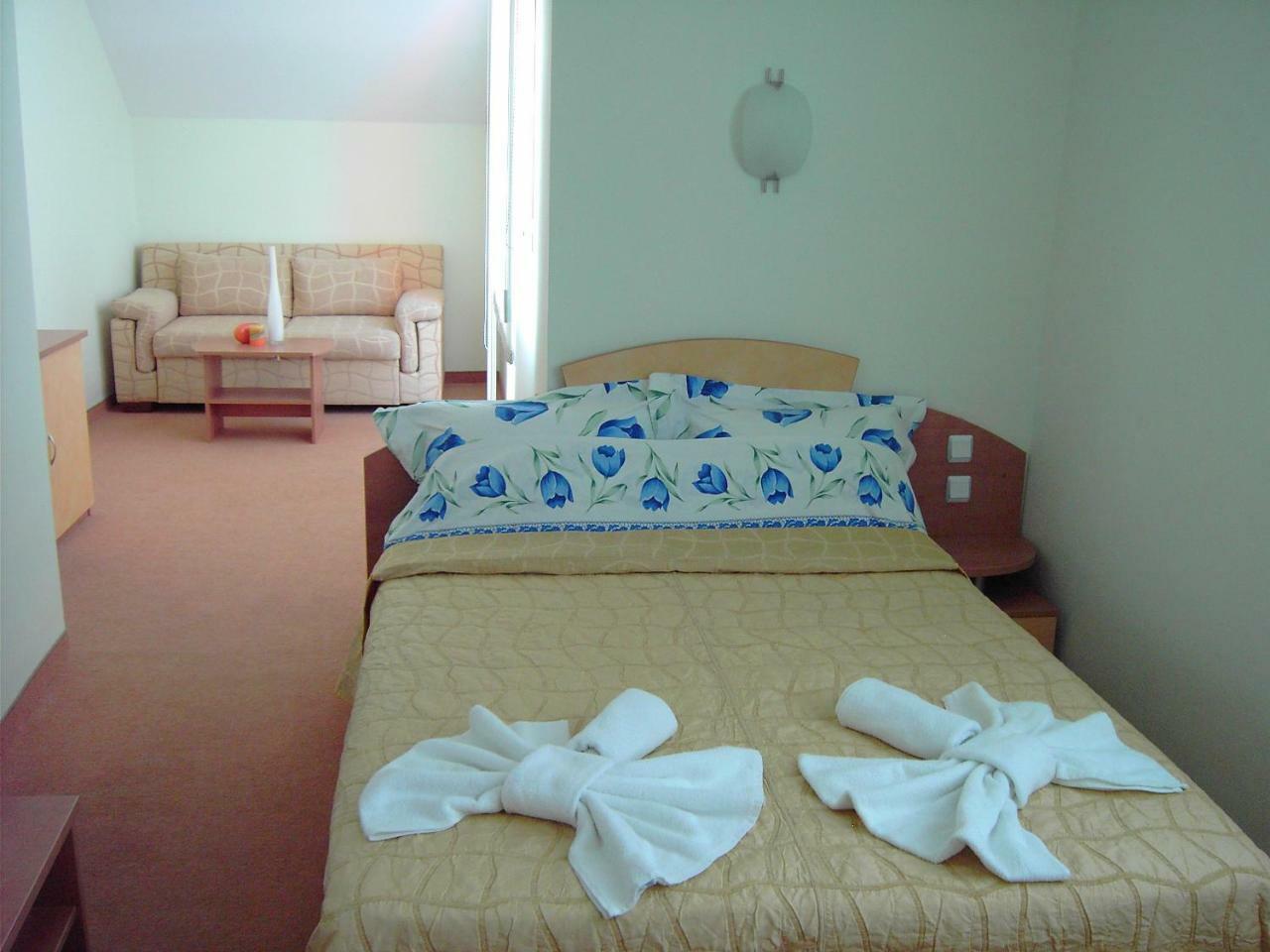 Fresh Family Hotel Равда Экстерьер фото